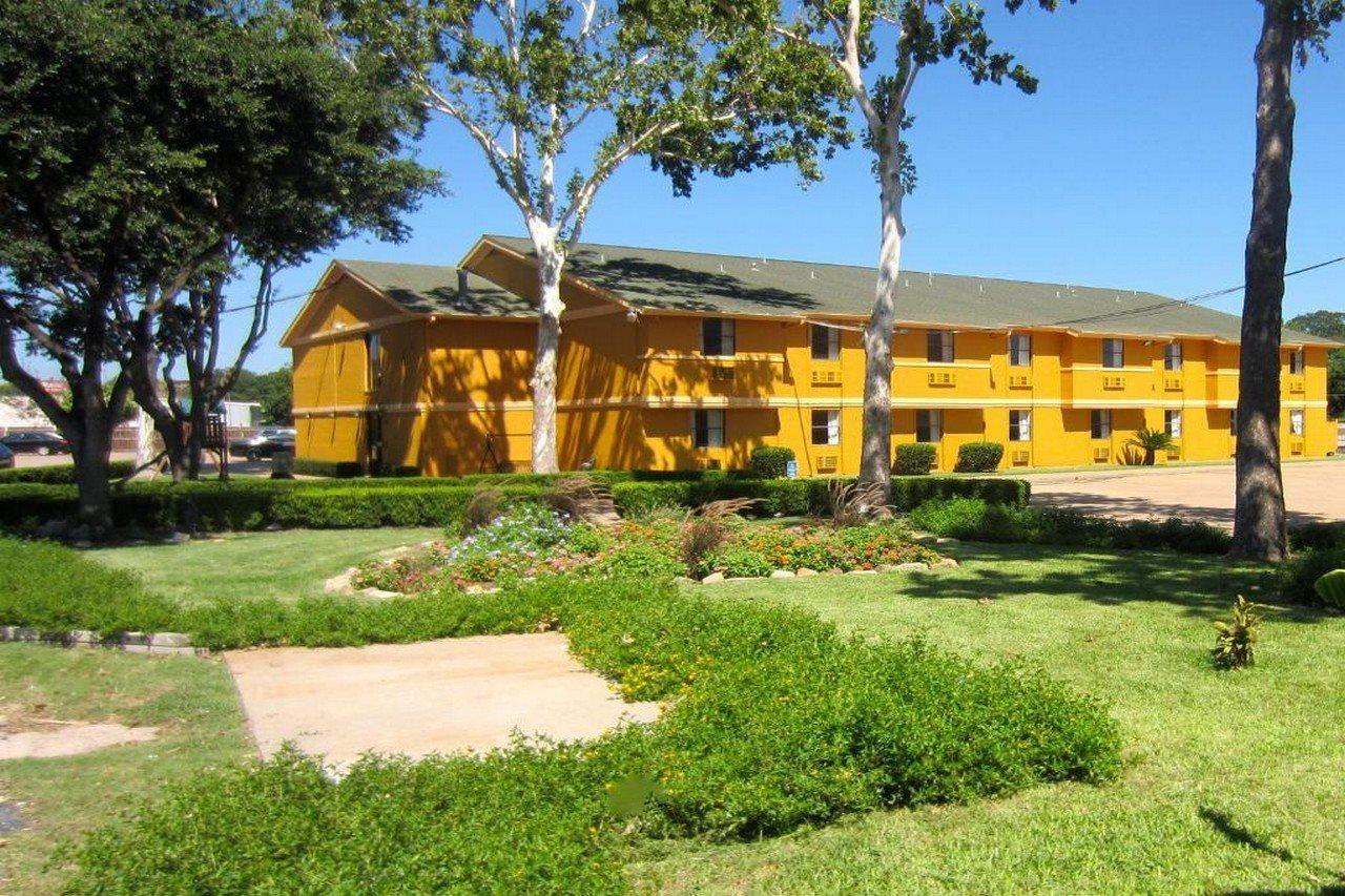 Americas Best Value Inn & Suites Brenham Dış mekan fotoğraf