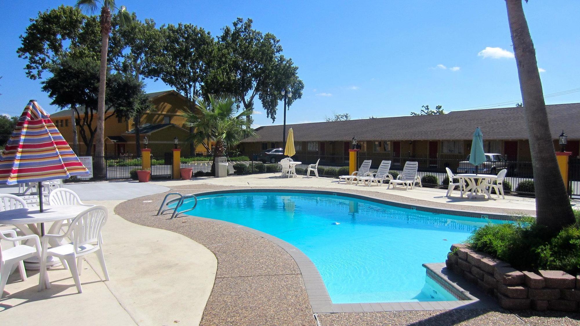 Americas Best Value Inn & Suites Brenham Dış mekan fotoğraf